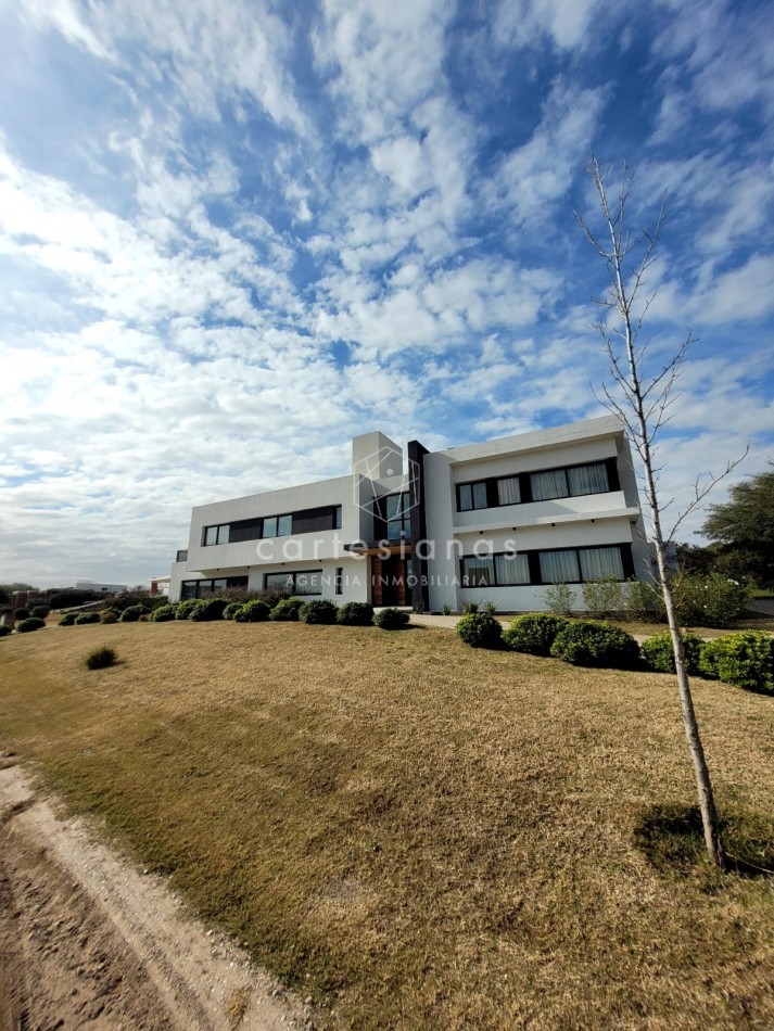 CASA DE CATEGORIA CAUSANA EN COUNTRY CAUSANA