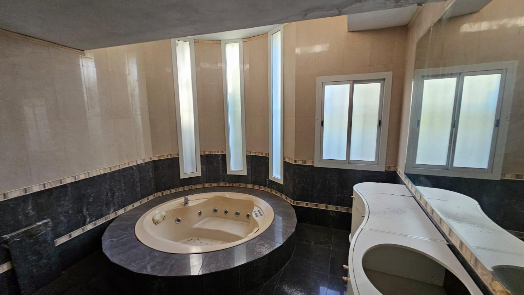 CERRO DE LAS ROSAS 2400 M2 APTO HOUSING. A MTRS DE RAFAEL NUÑEZ/MUJER URBANA