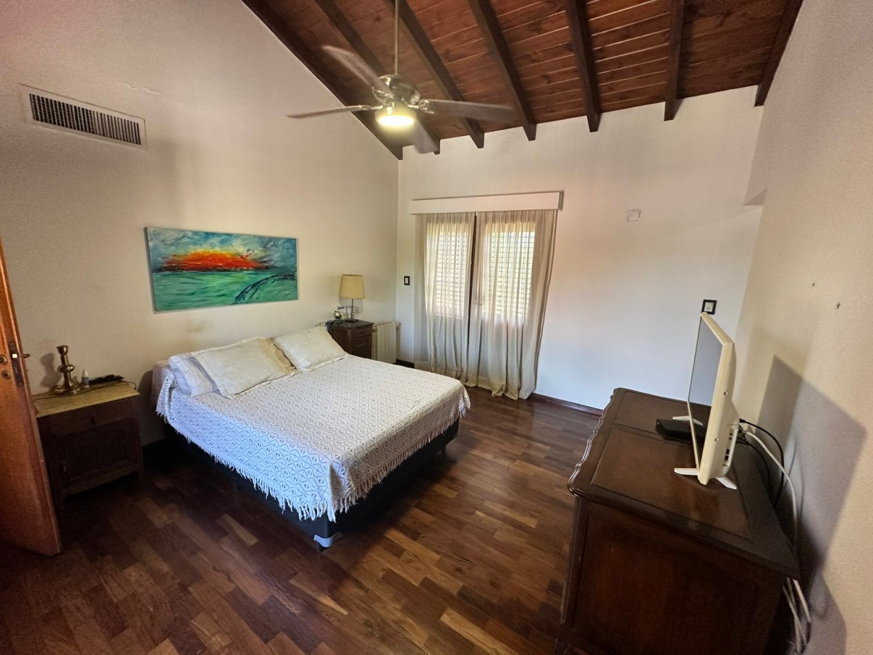 CASA 4 DORM + DEP DE SERV Y UNA SUP TOTAL 1000 M2 ARGUELLO | ZONA NORTE