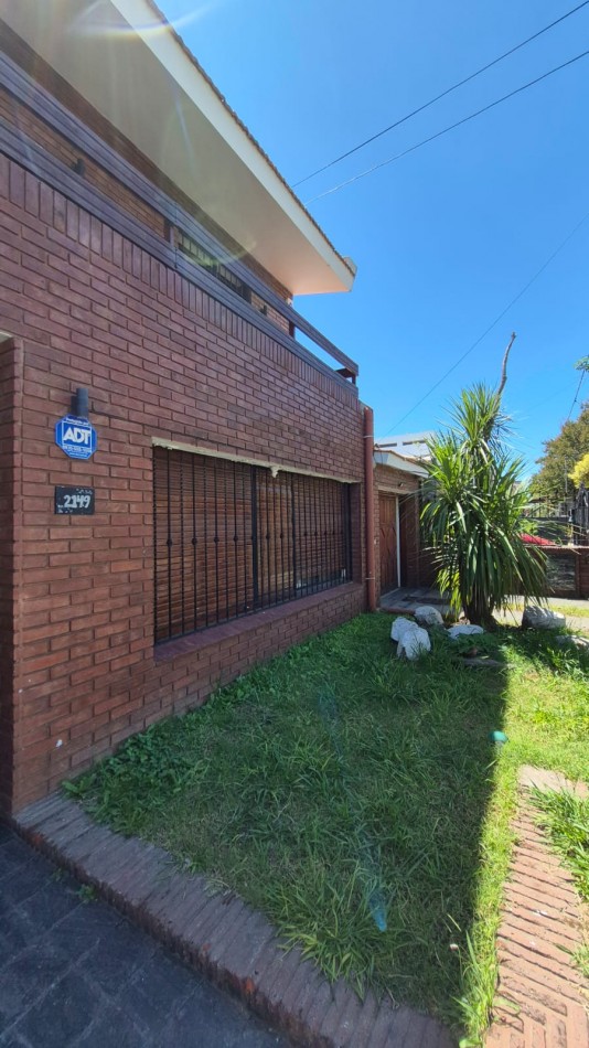 A 30 MTS DE RARAEL NUÑEZ CASA DE 4 DORM + ESCRIT C/PILETA