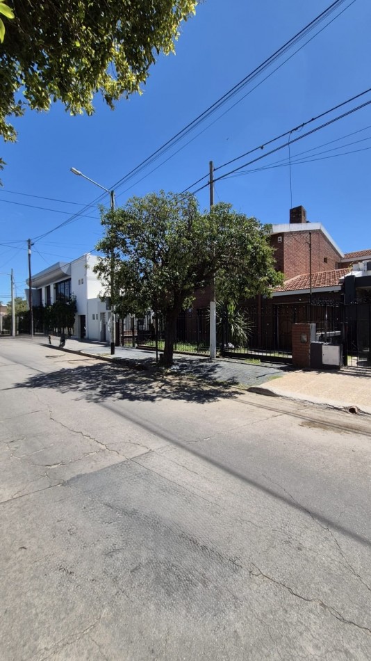 A 30 MTS DE RARAEL NUÑEZ CASA DE 4 DORM + ESCRIT C/PILETA