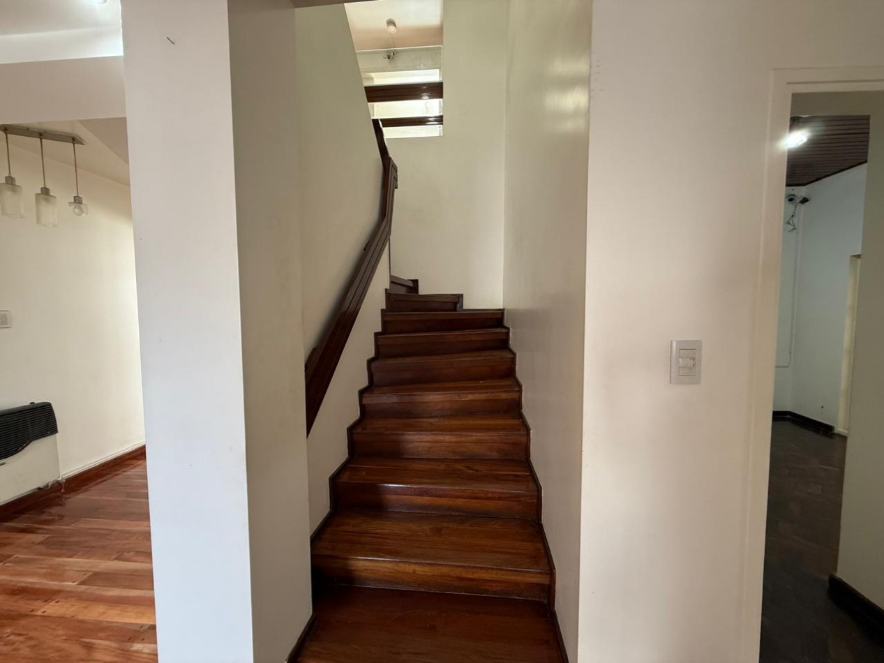 A 30 MTS DE RARAEL NUÑEZ CASA DE 4 DORM + ESCRIT C/PILETA