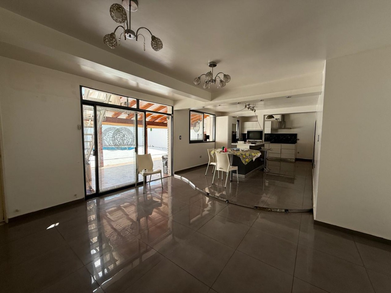 A 30 MTS DE RARAEL NUÑEZ CASA DE 4 DORM + ESCRIT C/PILETA