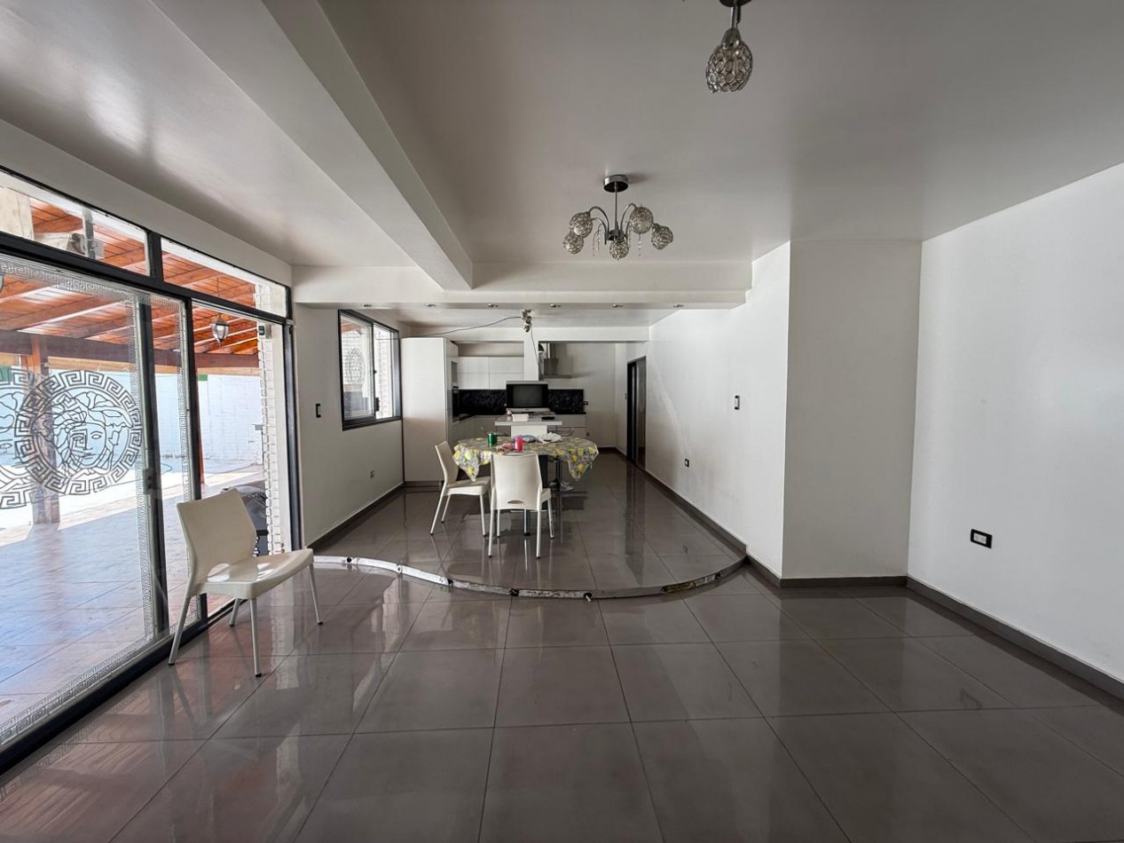 A 30 MTS DE RARAEL NUÑEZ CASA DE 4 DORM + ESCRIT C/PILETA