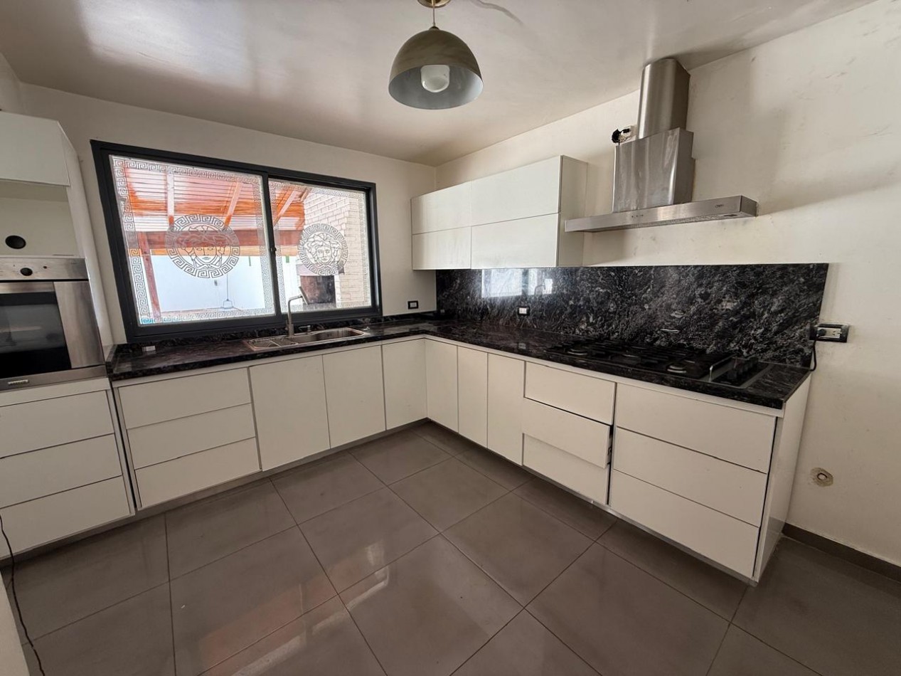 A 30 MTS DE RARAEL NUÑEZ CASA DE 4 DORM + ESCRIT C/PILETA