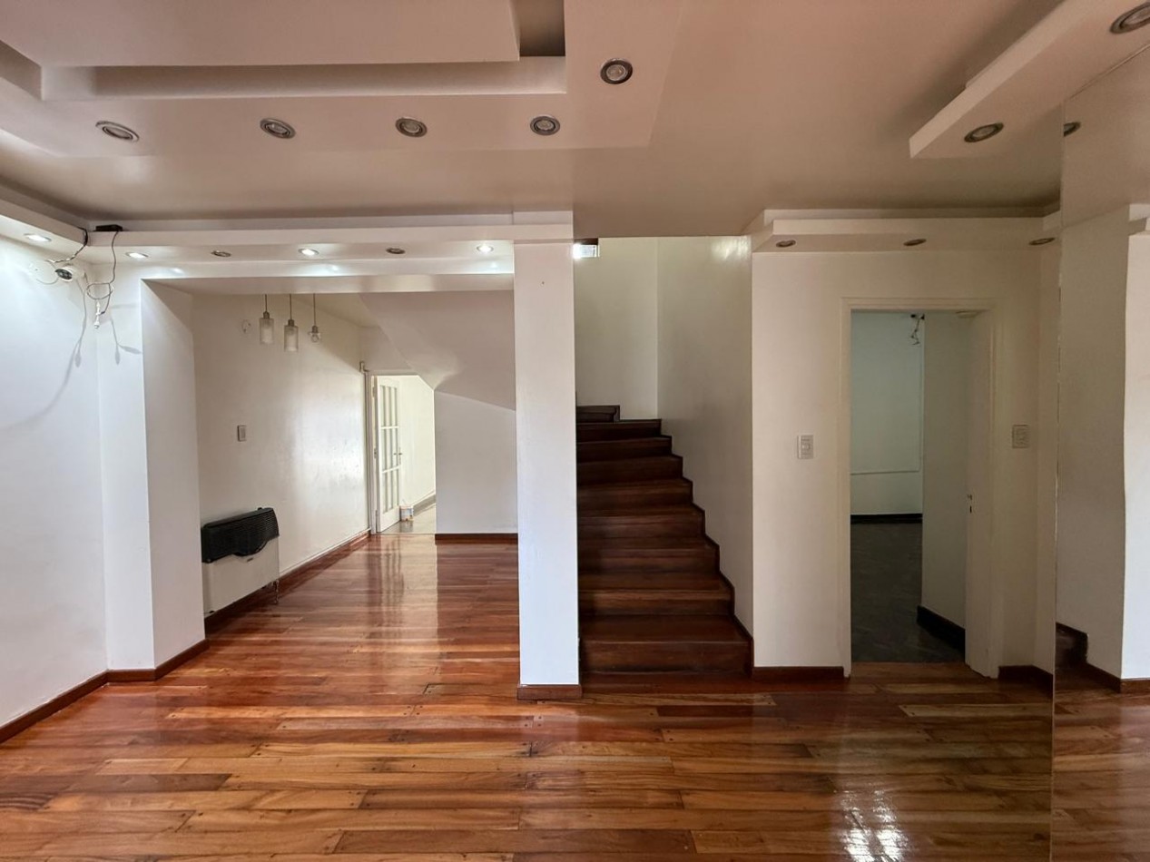 A 30 MTS DE RARAEL NUÑEZ CASA DE 4 DORM + ESCRIT C/PILETA