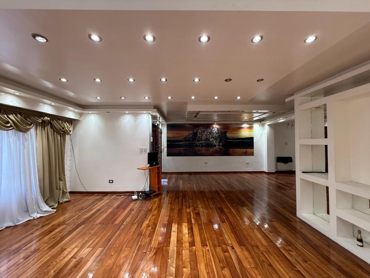 A 30 MTS DE RARAEL NUÑEZ CASA DE 4 DORM + ESCRIT C/PILETA