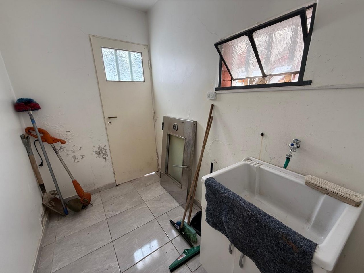 A 30 MTS DE RARAEL NUÑEZ CASA DE 4 DORM + ESCRIT C/PILETA