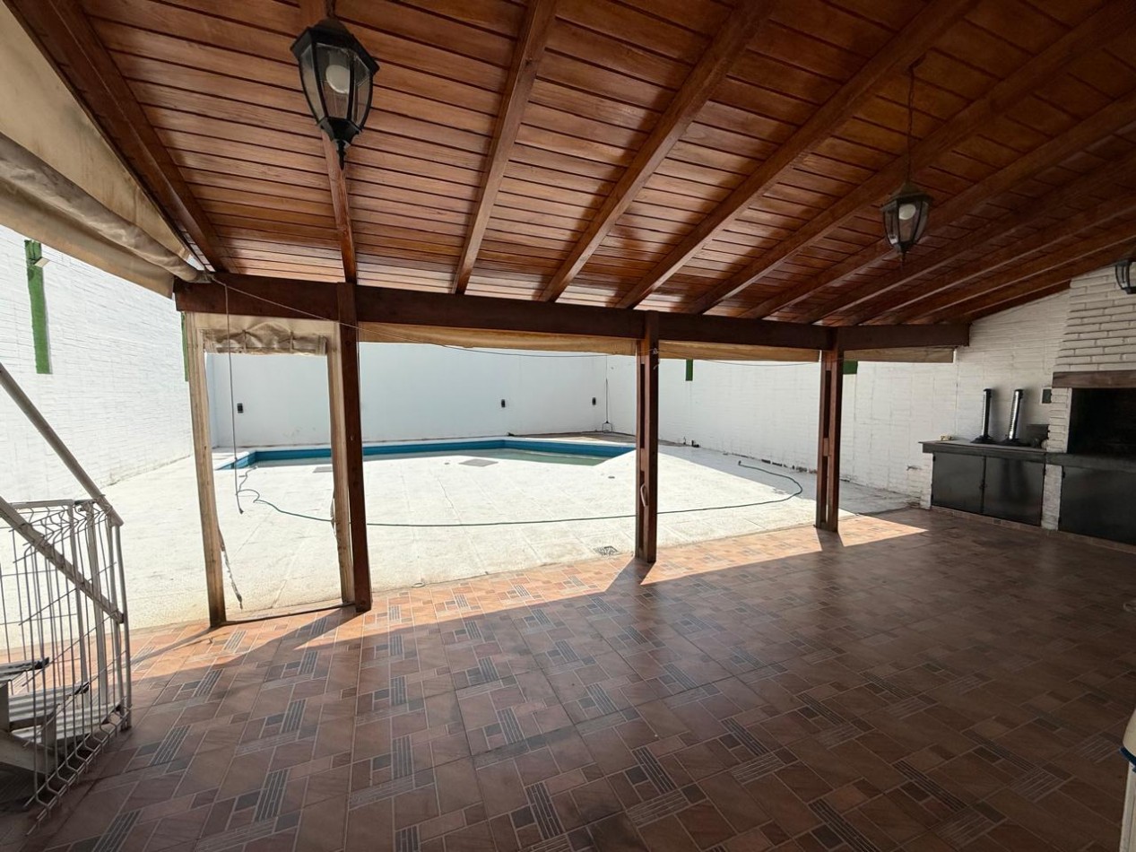 A 30 MTS DE RARAEL NUÑEZ CASA DE 4 DORM + ESCRIT C/PILETA