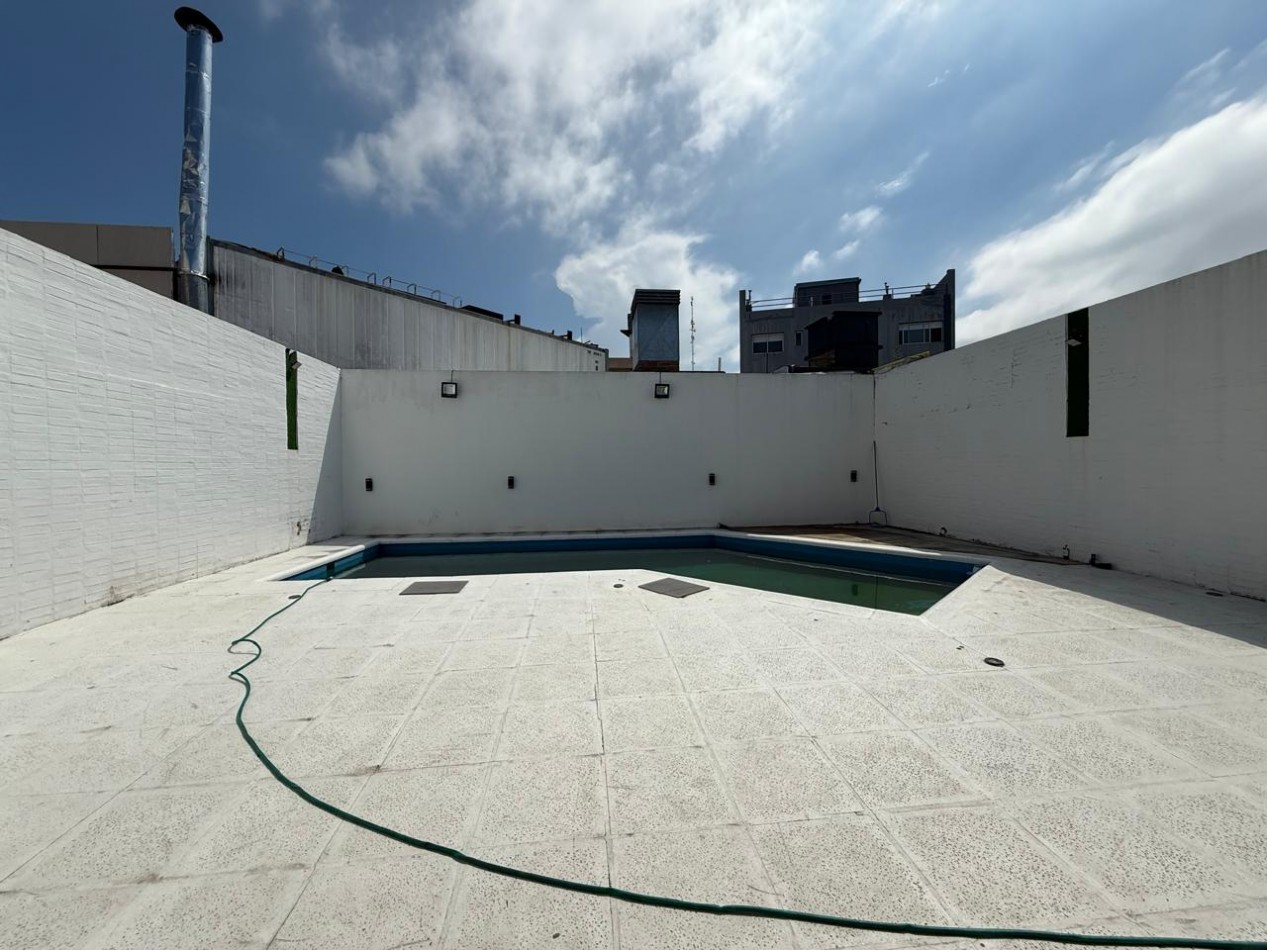 A 30 MTS DE RARAEL NUÑEZ CASA DE 4 DORM + ESCRIT C/PILETA