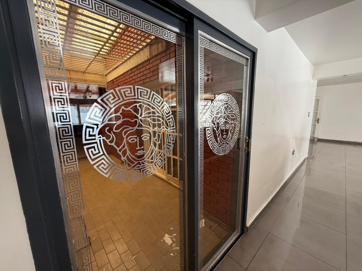 A 30 MTS DE RARAEL NUÑEZ CASA DE 4 DORM + ESCRIT C/PILETA