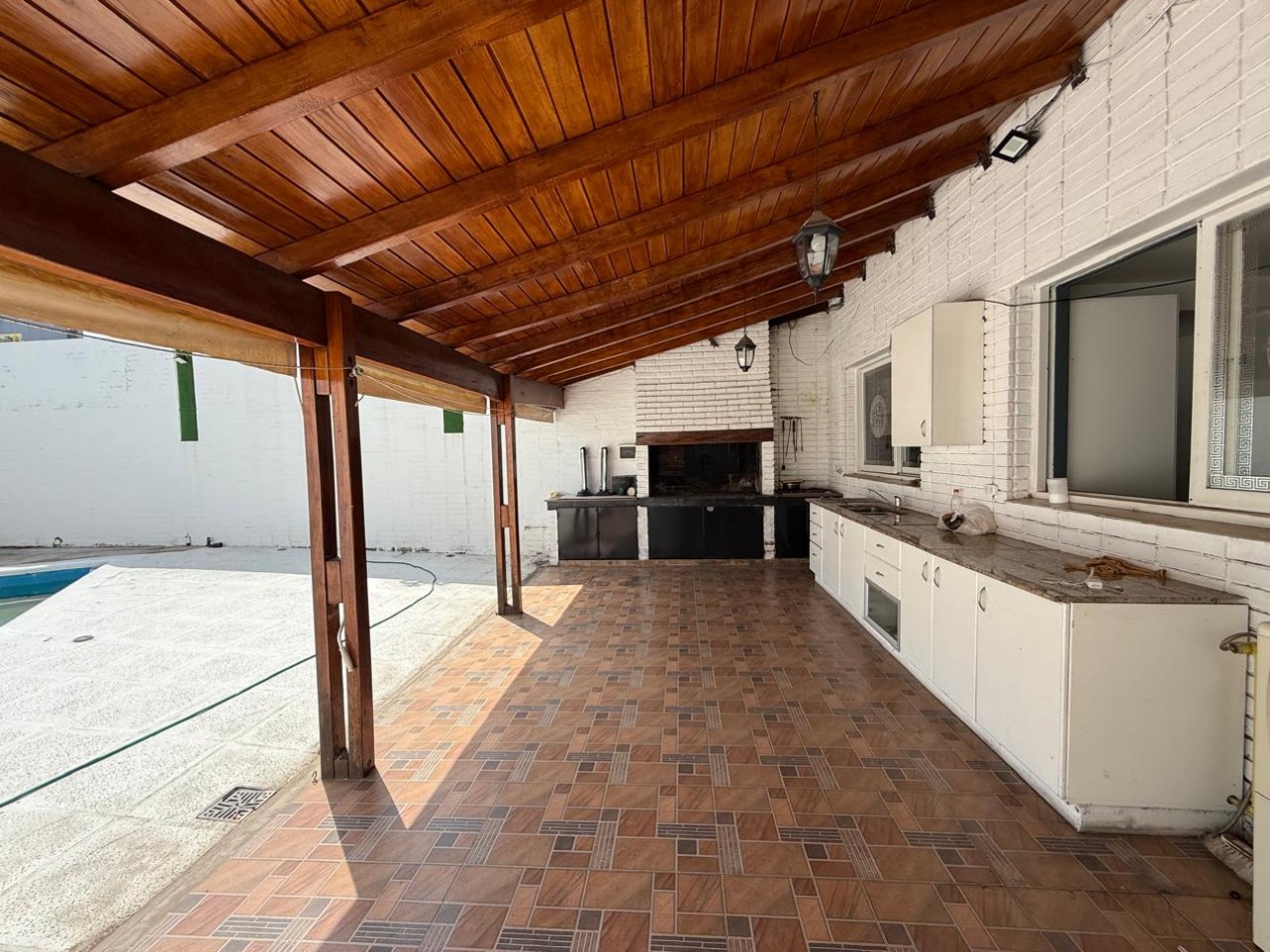 A 30 MTS DE RARAEL NUÑEZ CASA DE 4 DORM + ESCRIT C/PILETA
