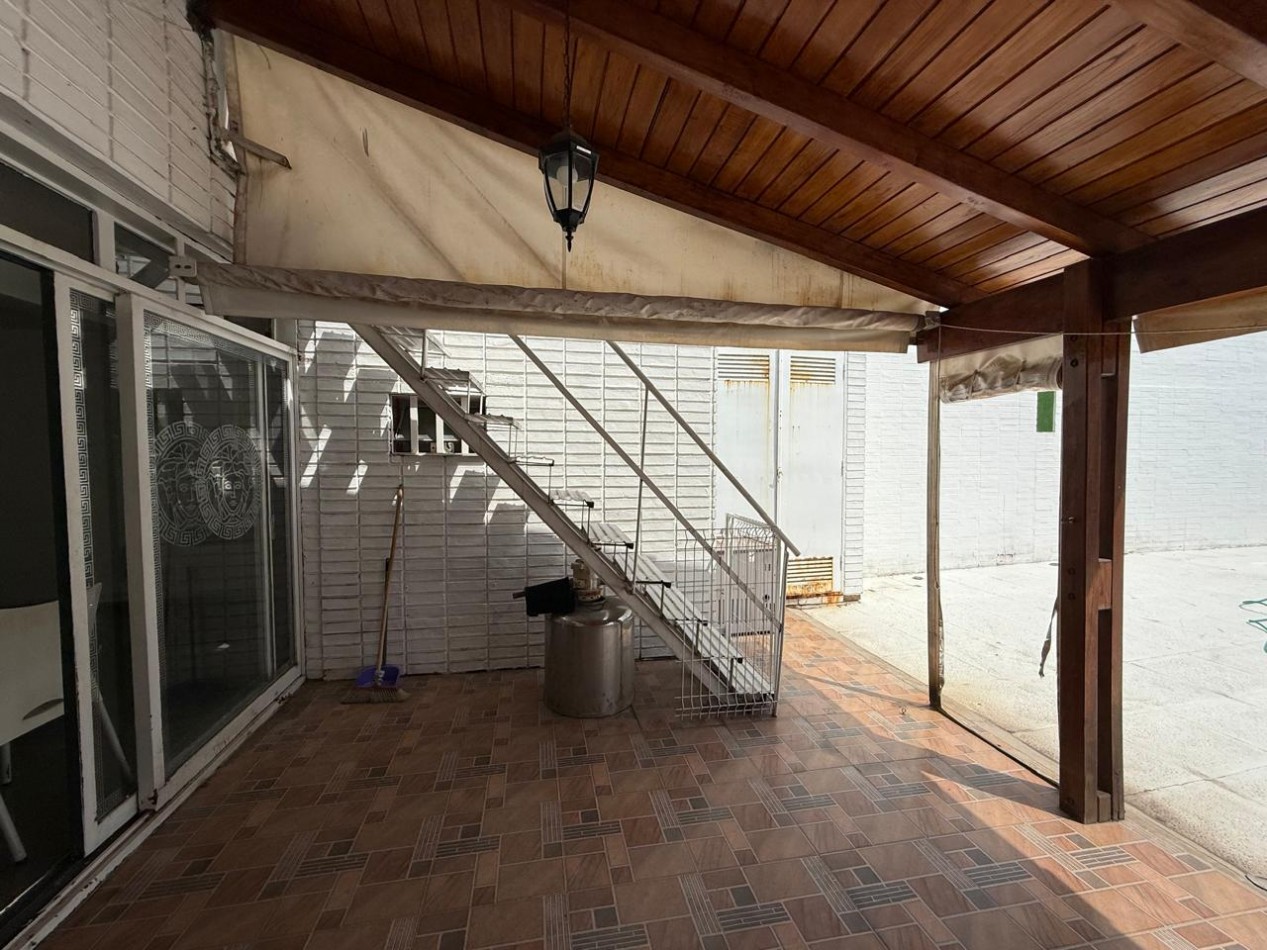 A 30 MTS DE RARAEL NUÑEZ CASA DE 4 DORM + ESCRIT C/PILETA