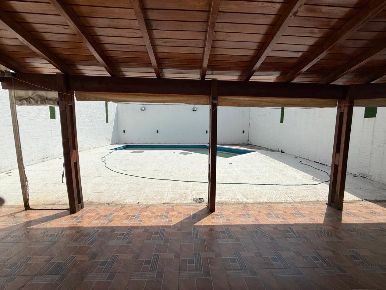 A 30 MTS DE RARAEL NUÑEZ CASA DE 4 DORM + ESCRIT C/PILETA