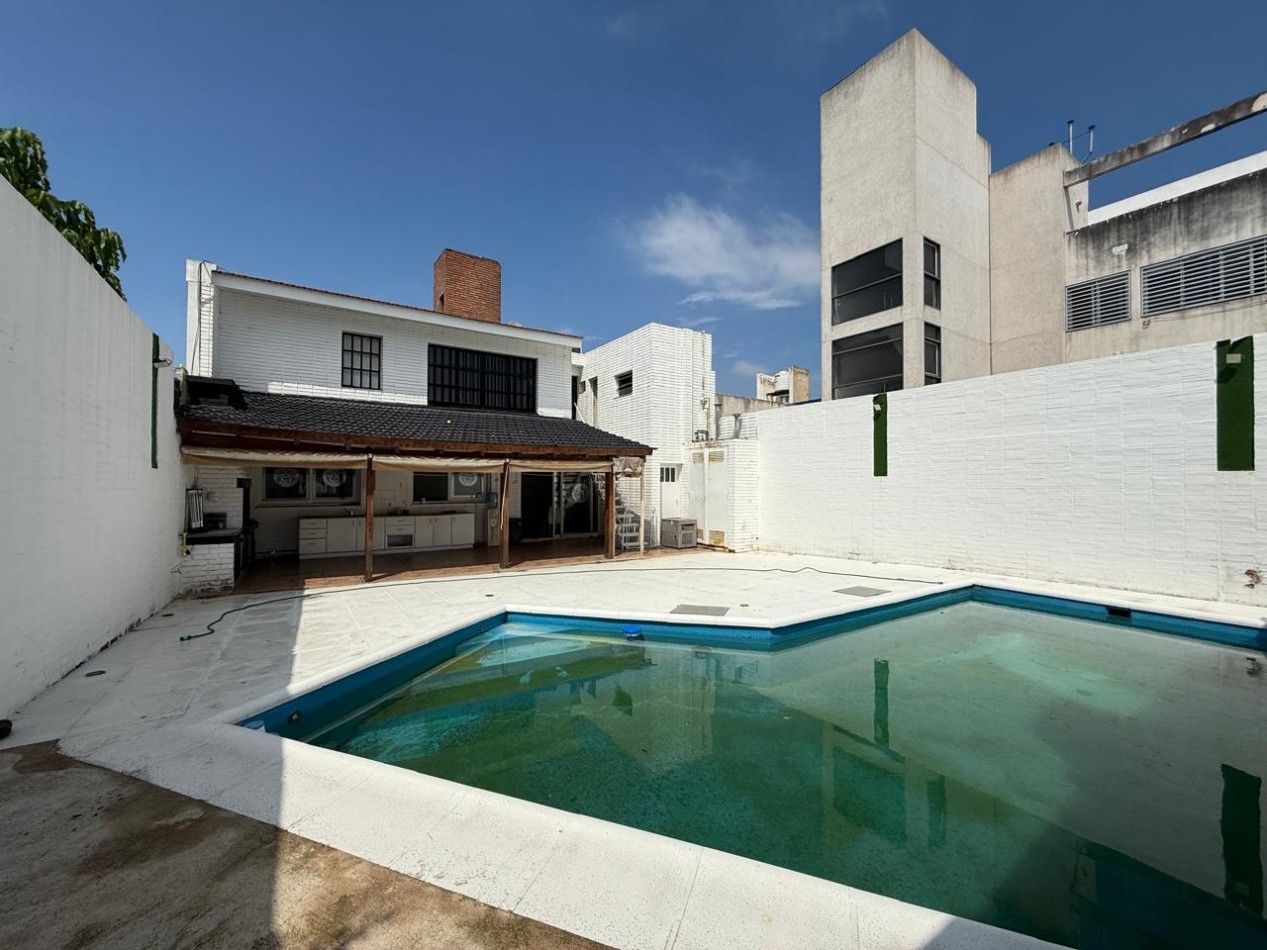 A 30 MTS DE RARAEL NUÑEZ CASA DE 4 DORM + ESCRIT C/PILETA