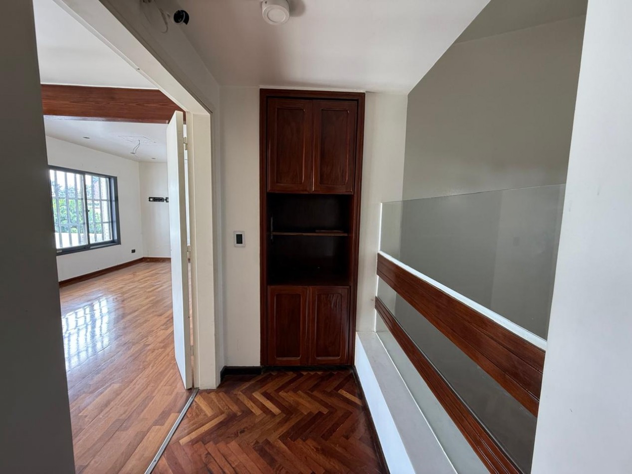 A 30 MTS DE RARAEL NUÑEZ CASA DE 4 DORM + ESCRIT C/PILETA