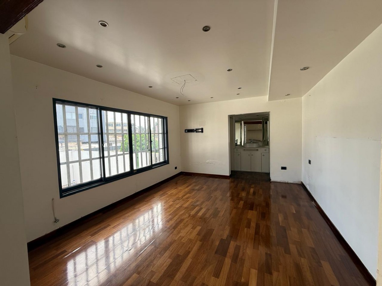 A 30 MTS DE RARAEL NUÑEZ CASA DE 4 DORM + ESCRIT C/PILETA