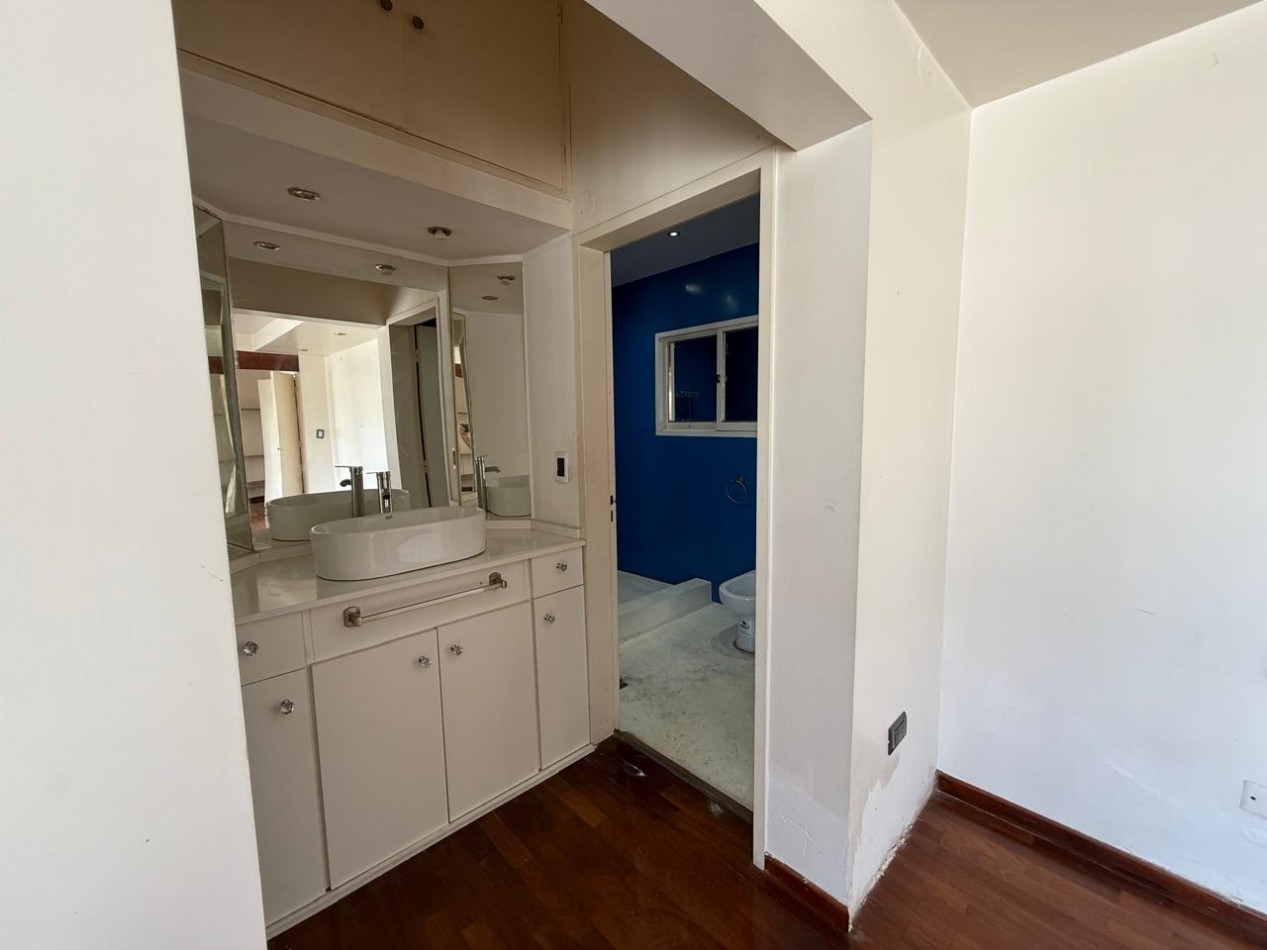 A 30 MTS DE RARAEL NUÑEZ CASA DE 4 DORM + ESCRIT C/PILETA