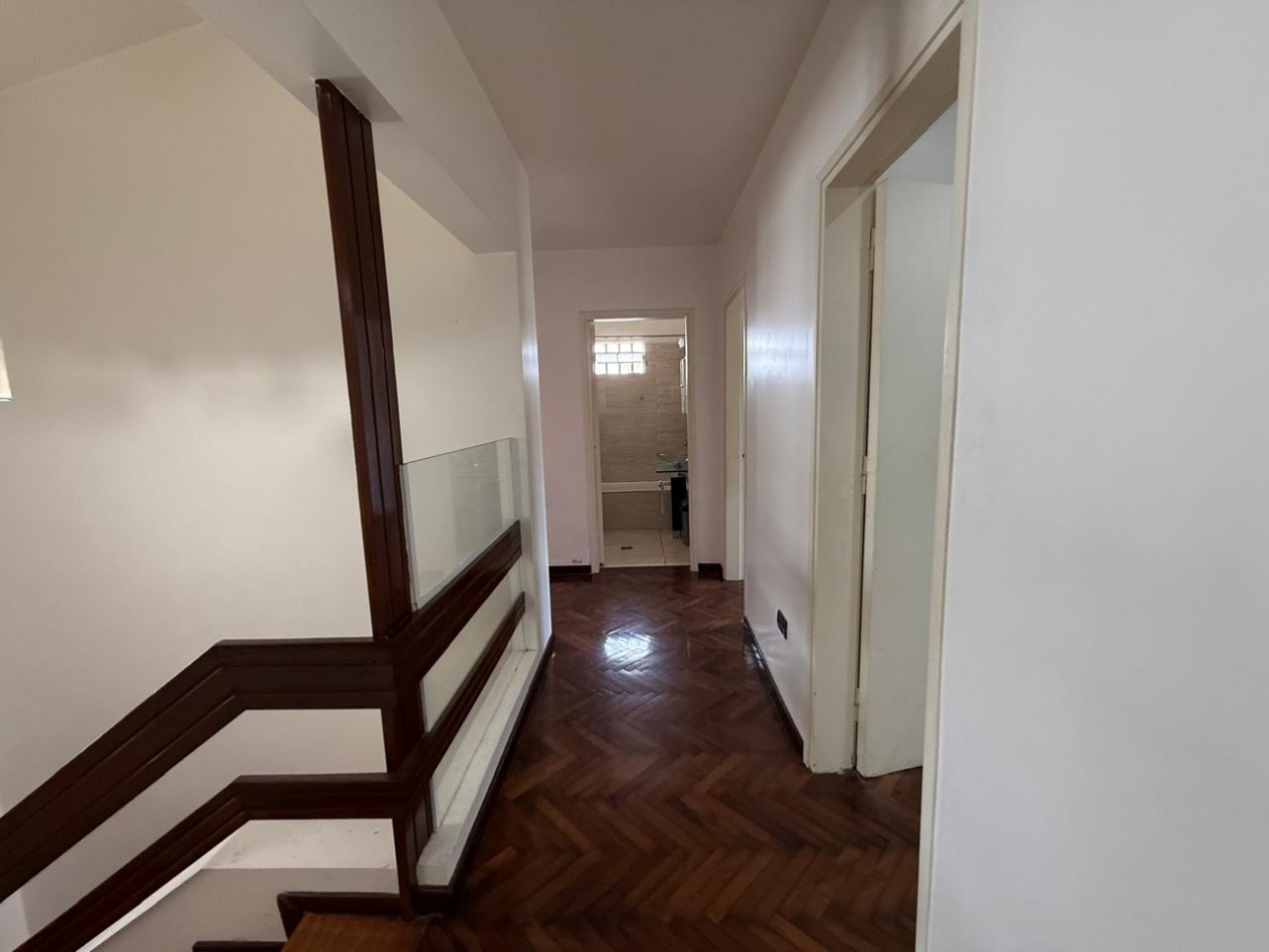 A 30 MTS DE RARAEL NUÑEZ CASA DE 4 DORM + ESCRIT C/PILETA