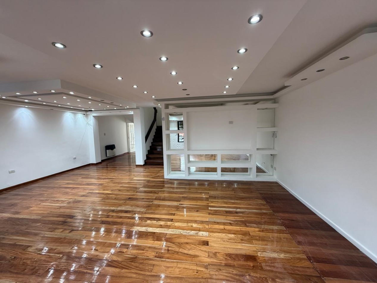 A 30 MTS DE RAFAEL NUÑEZ CASA DE 4 DORM + ESCRIT C/PILETA
