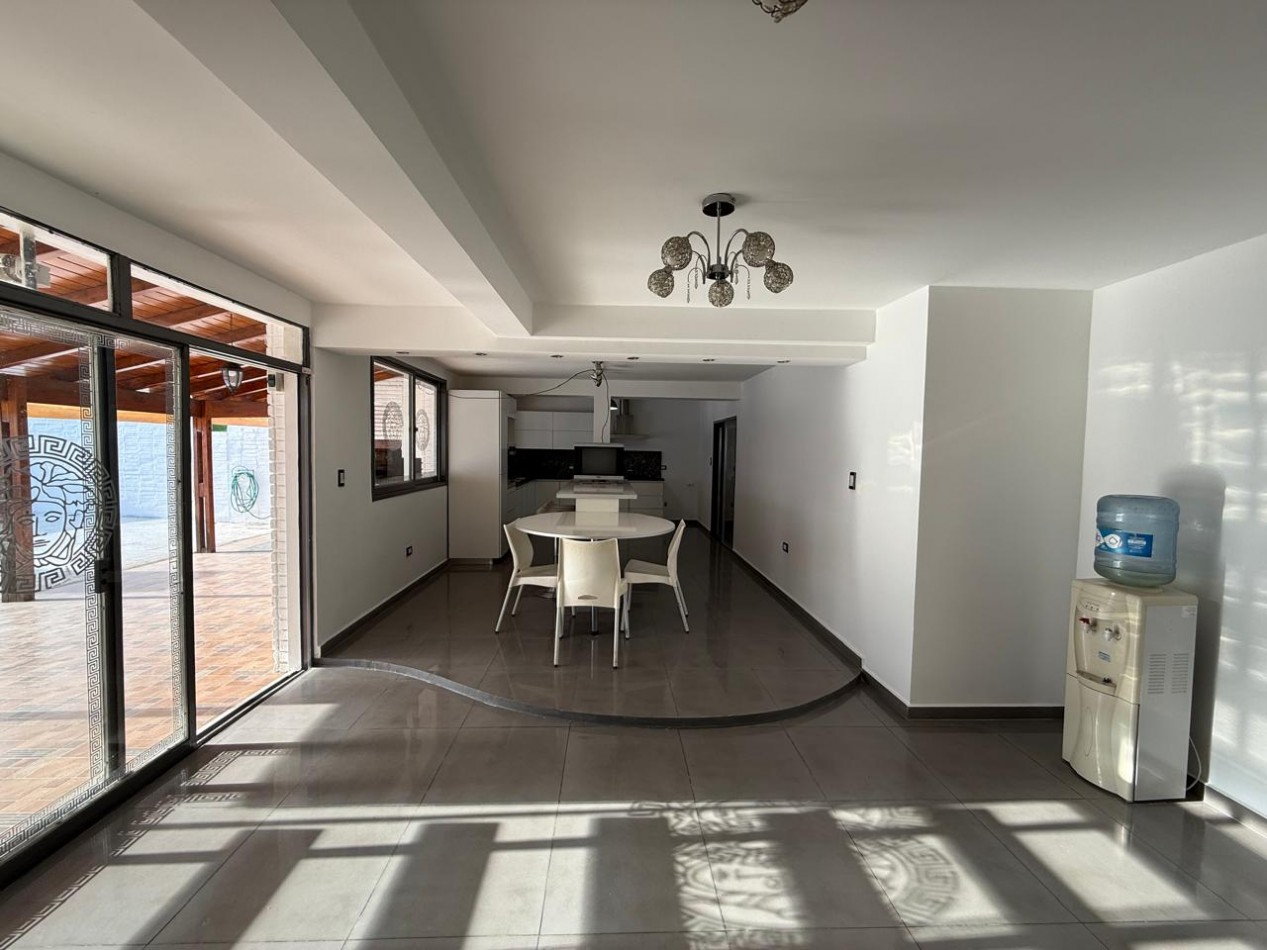 A 30 MTS DE RAFAEL NUÑEZ CASA DE 4 DORM + ESCRIT C/PILETA