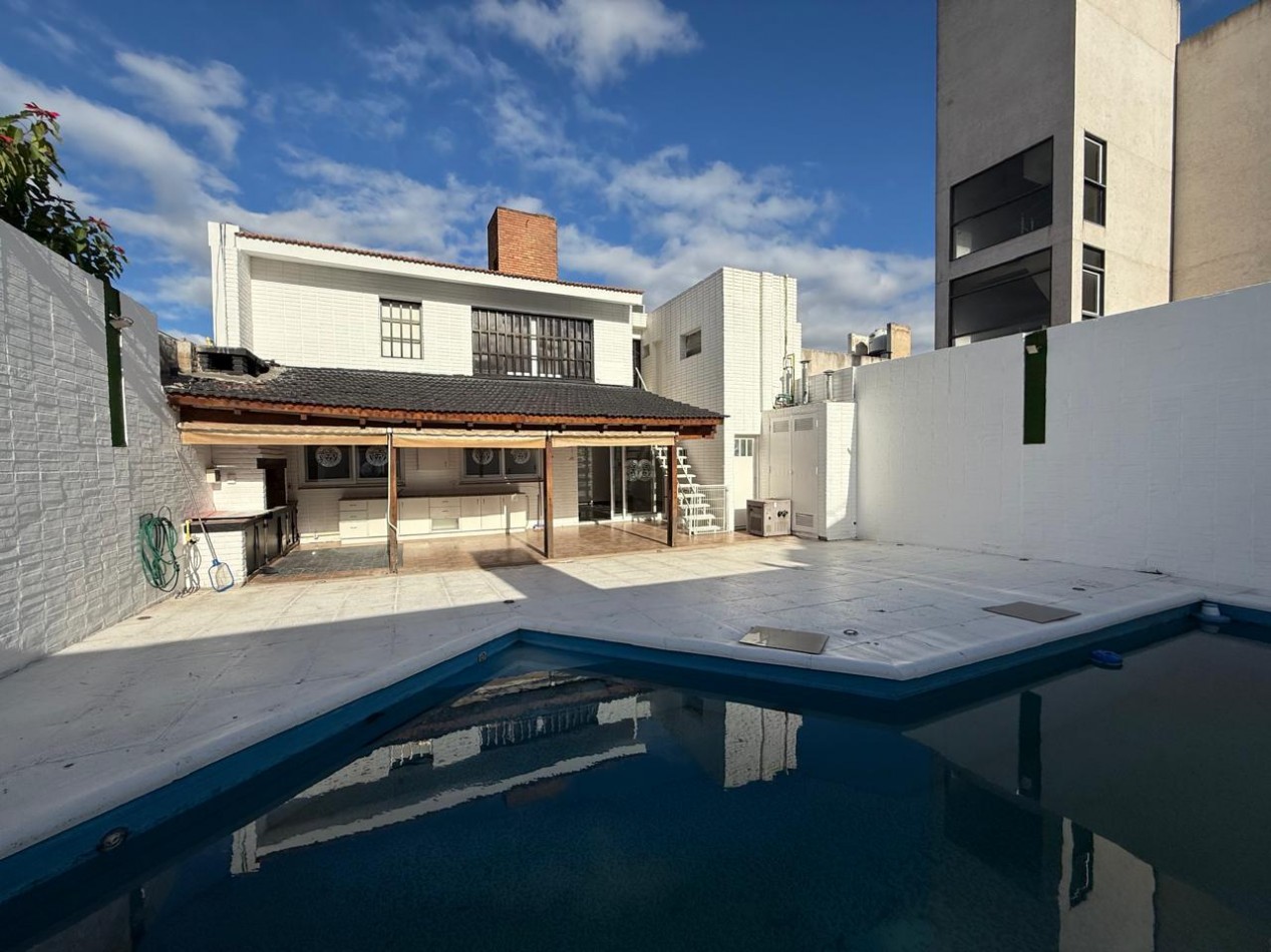 A 30 MTS DE RAFAEL NUÑEZ CASA DE 4 DORM + ESCRIT C/PILETA