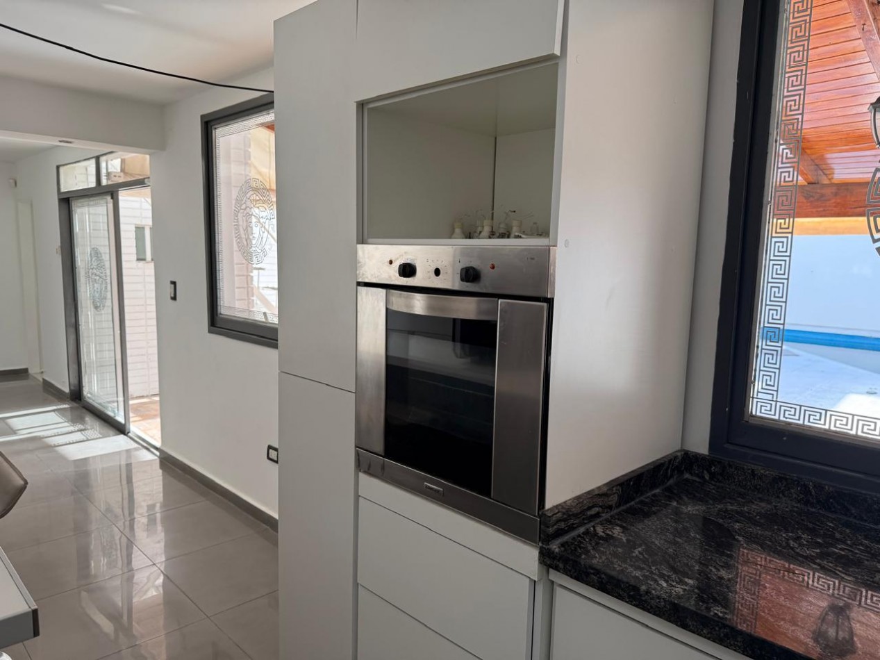A 30 MTS DE RAFAEL NUÑEZ CASA DE 4 DORM + ESCRIT C/PILETA