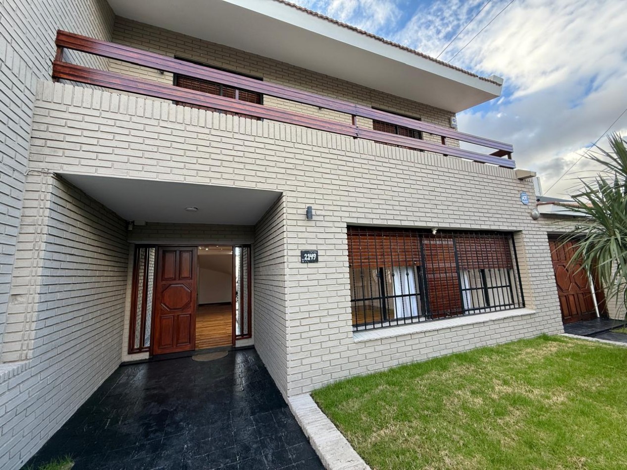 A 30 MTS DE RAFAEL NUÑEZ CASA DE 4 DORM + ESCRIT C/PILETA