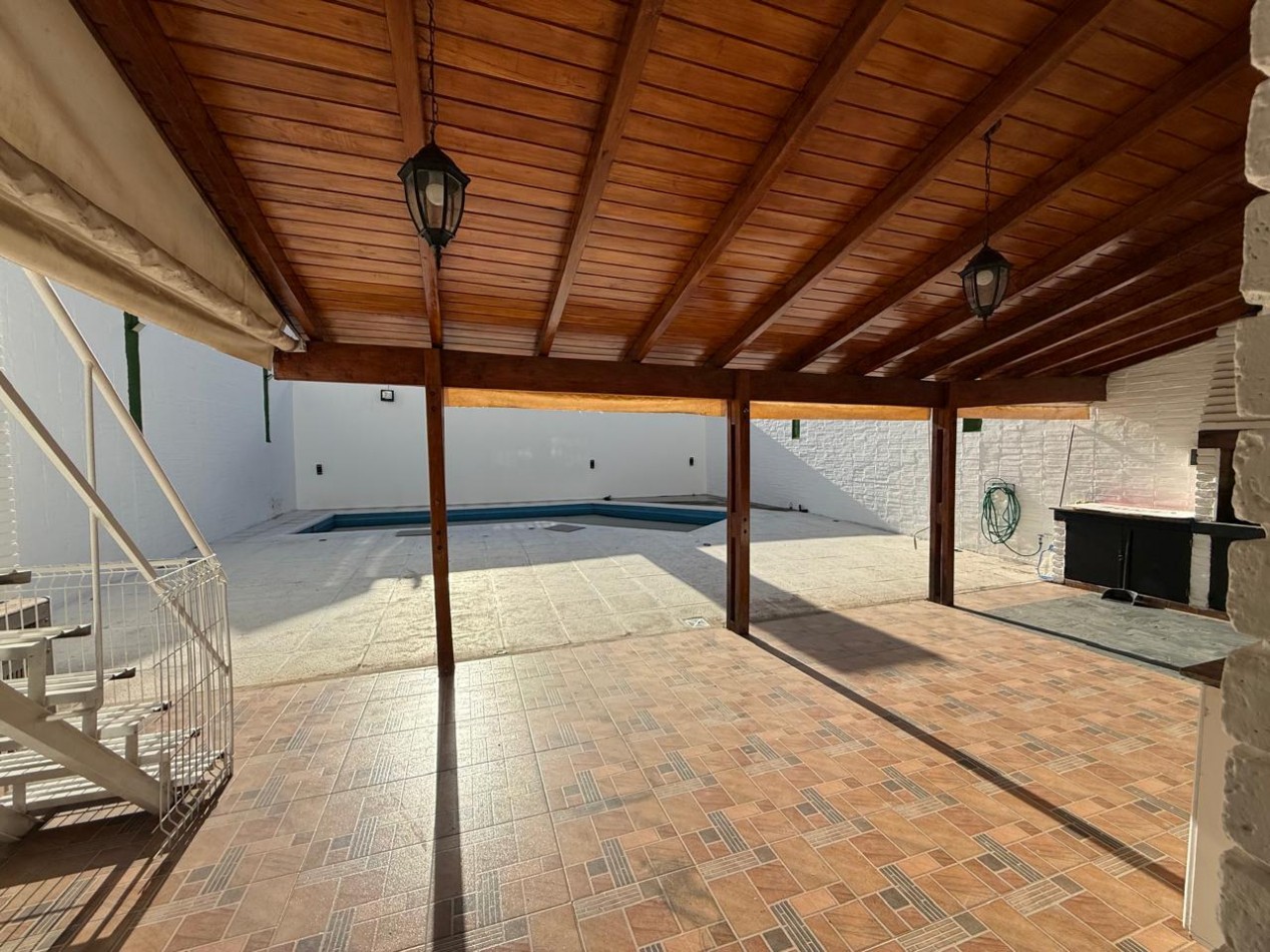 A 30 MTS DE RAFAEL NUÑEZ CASA DE 4 DORM + ESCRIT C/PILETA