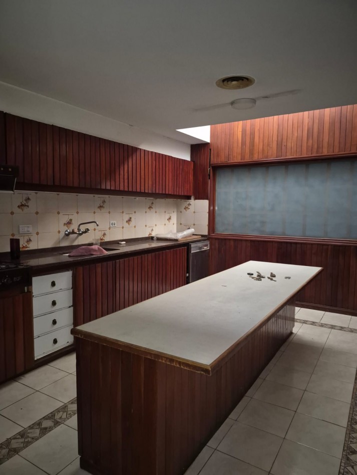 CASA DE 3 DORM+PLAYROOM+OFICINA C/INGRESO INDEP+QUINCHO + DEPENDENCIA - APTO OFICINA/CONSULTORIOS