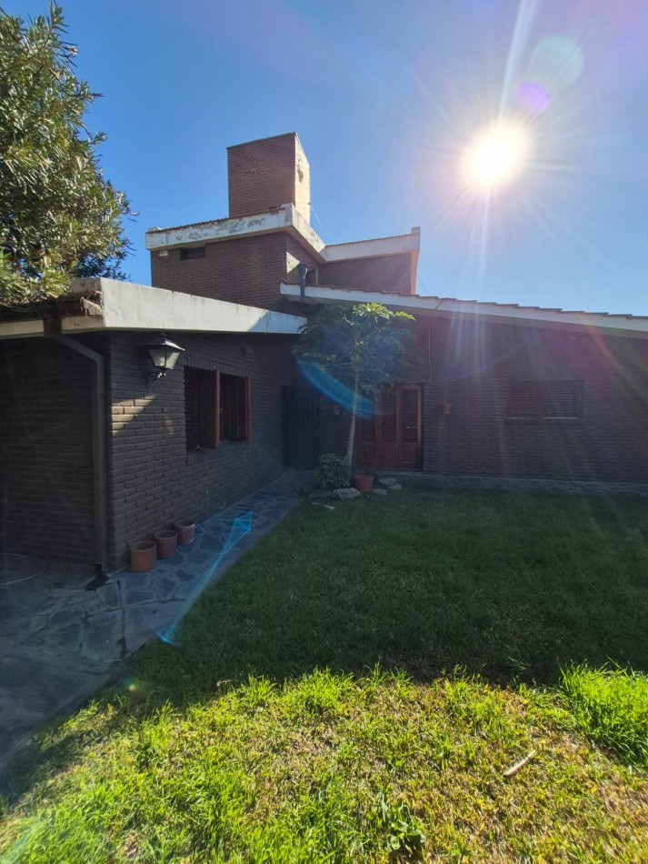 CASA DE 3 DORM+PLAYROOM+OFICINA C/INGRESO INDEP+QUINCHO + DEPENDENCIA - APTO OFICINA/CONSULTORIOS