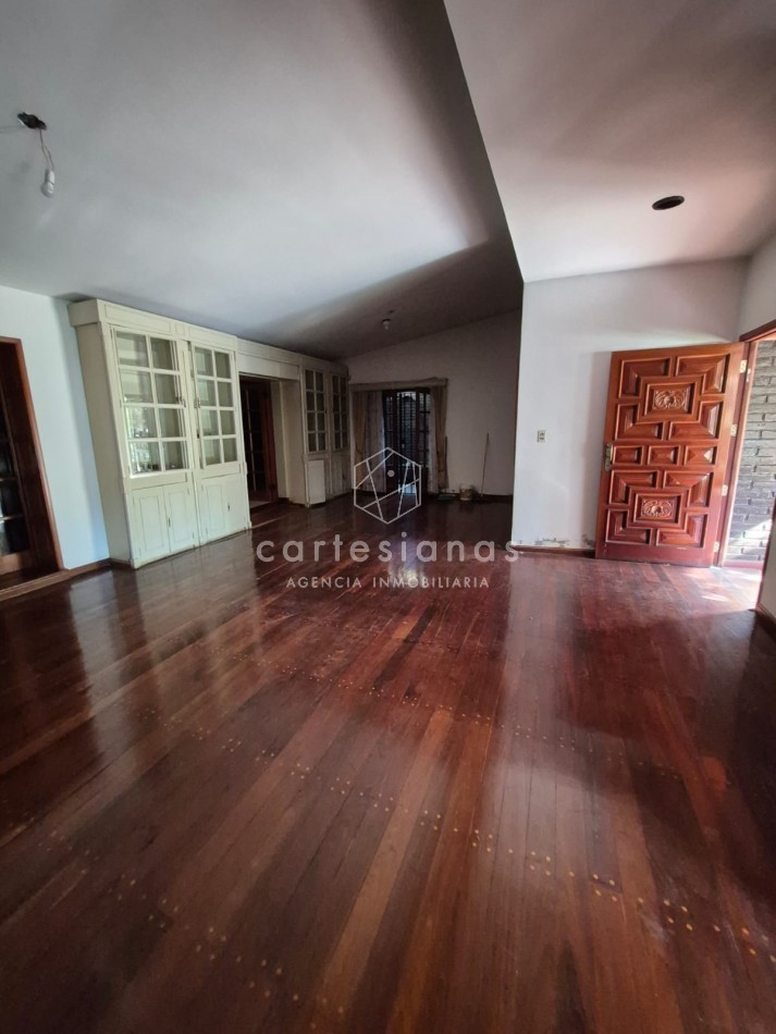 CASA DE 3 DORM+PLAYROOM+OFICINA C/INGRESO INDEP+QUINCHO + DEPENDENCIA - APTO OFICINA/CONSULTORIOS