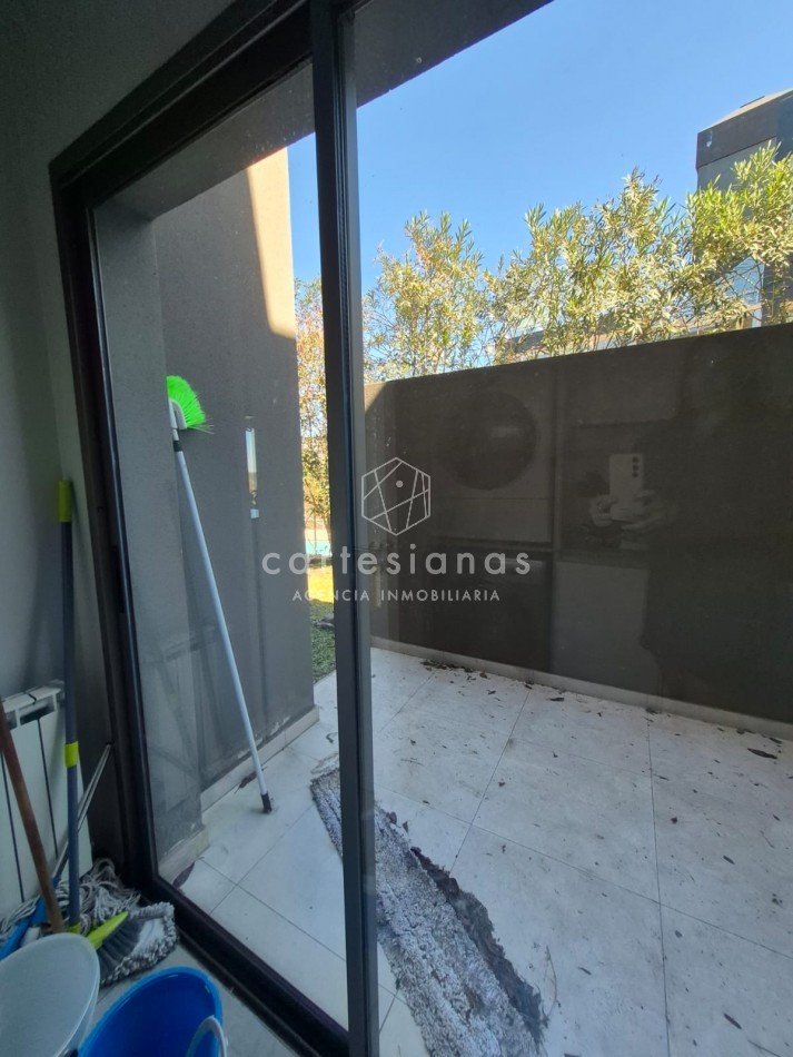 CINCO LOMAS. ALQUILER AMOBLADO ANUAL. CASA DE 3 DORM/ESCRIT/GYM/PILETA