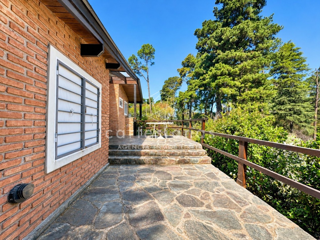 VILLA BERNA. EN VENTA PROPIEDAD DE 2,5 HECTAREAS CON 2 CABAÑAS.