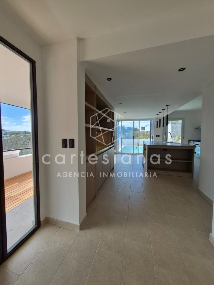 LA CUESTA VILLA RESIDENCIAL. EN VENTA CASA DE 3 DORMITORIOS. 