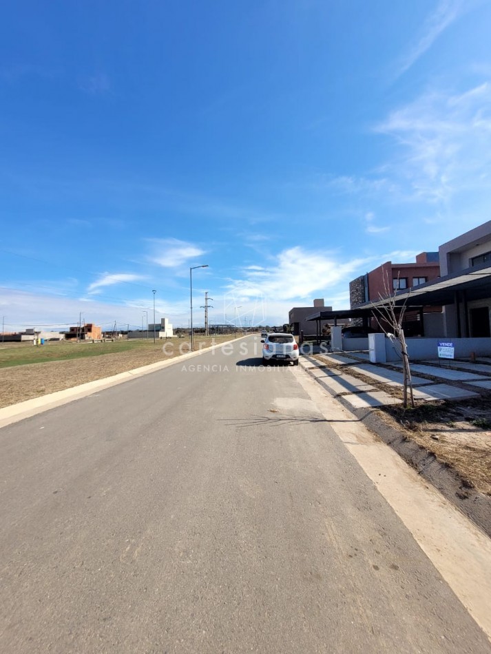 DOCTA LOTE DE 360 M2 - FRENTE A ESPACIO VERDE