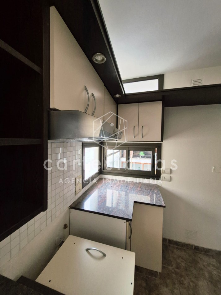 VILLA CARLOS PAZ. CENTRO. DEPTO 2 DORM/2 BAÑOS/COCH. AMENITIES. ESCRITURA/PLANOS.