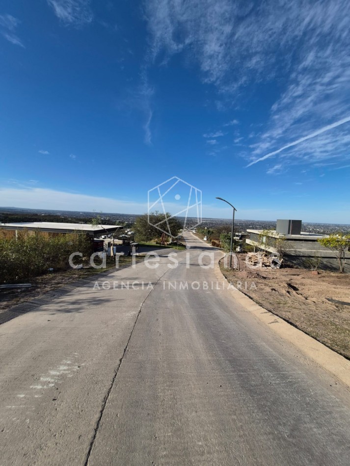LOTE EN LA DESEADA COUNTRY EN UNA DE LAS CUADRAS MAS LINDAS DEL BARRIO!