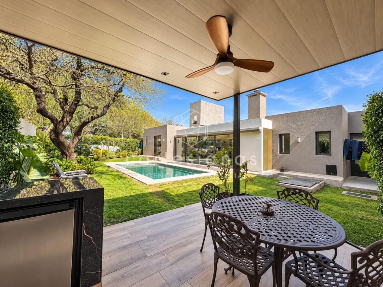 CASA EN PLANTA BAJA. RIBERAS DE MANANTIALES. 3 DORM + ESCR. PILETA CLIMATIZADA. PLANOS Y ESCRITURA