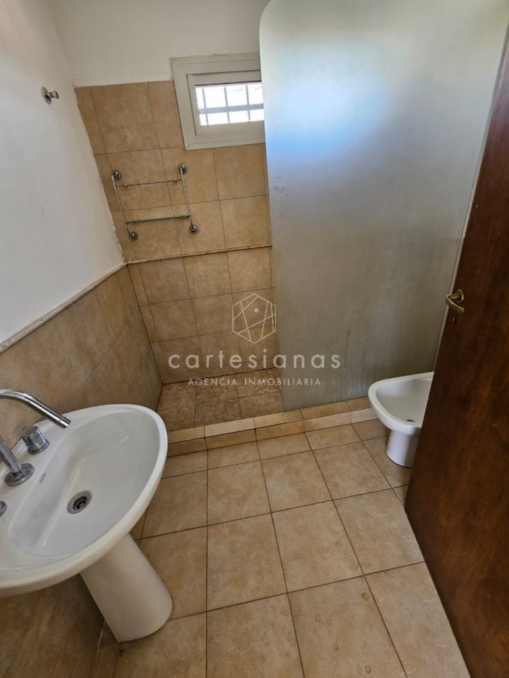OPORTUNIDAD! PARQUE VELEZ SARSFIELD CASA DE 3 DORM C/PILETA