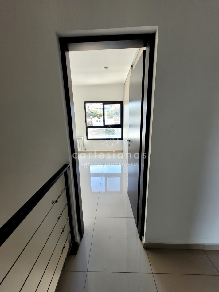 DUPLEX DE 3 DORM CON HERMOSAS VISTAS EN BARRIO PRIVADO LA CUESTA