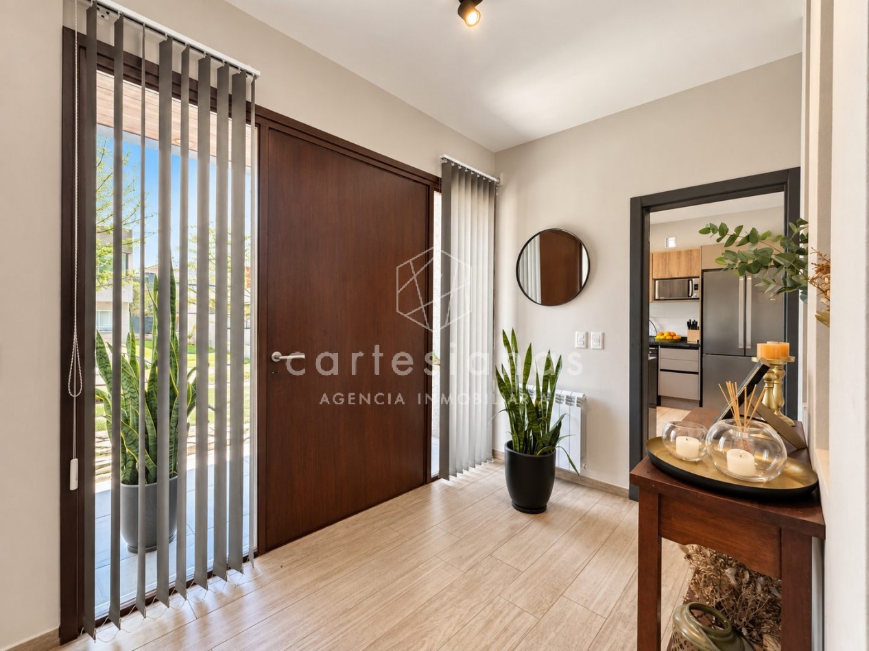 CASA EN PLANTA BAJA. RIBERAS DE MANANTIALES. 3 DORM + ESCR. PILETA CLIMATIZADA. PLANOS Y ESCRITURA
