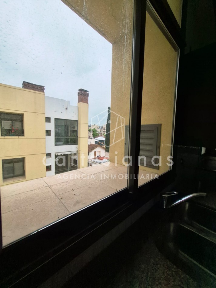 VILLA CARLOS PAZ. CENTRO. DEPTO 2 DORM/2 BAÑOS/COCH. AMENITIES. ESCRITURA/PLANOS.