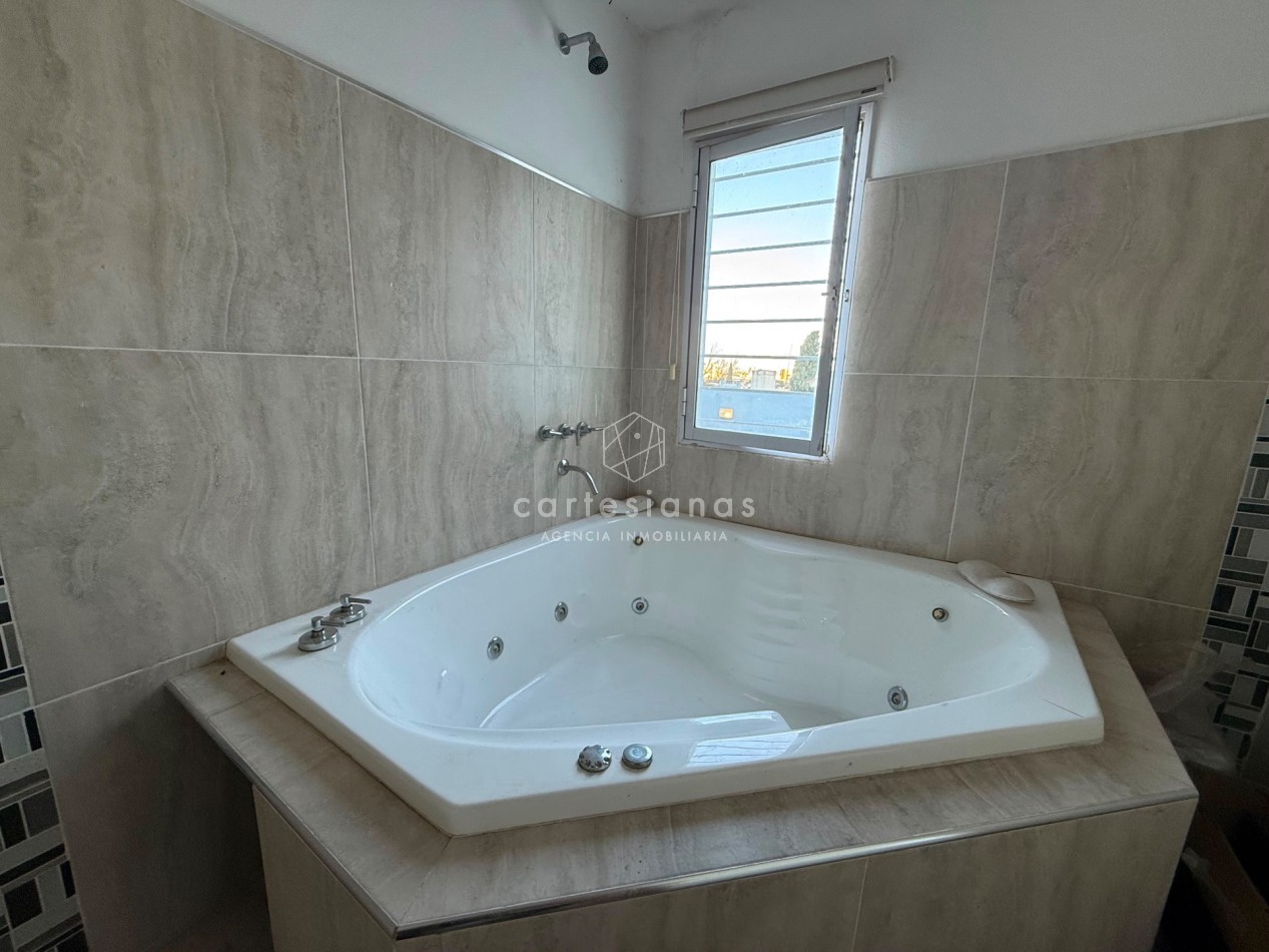 ALTOS DE VILLA CABRERA | CASA DE 4 DORM CON PATIO Y PILETA 