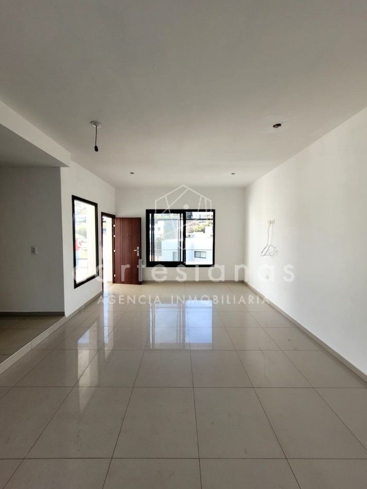 COUNTRY LA CUESTA DUPLEX DE 3 DORM CON HERMOSAS VISTAS!!
