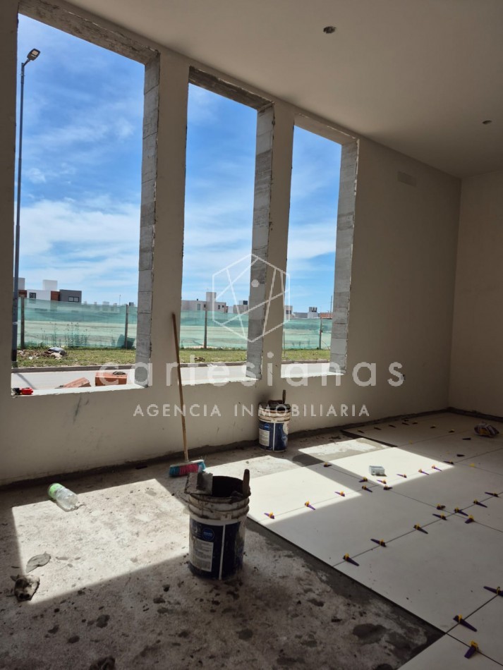 CASA EN PLANTA BAJA DE 3 DORMITORIOS. NOBU/DOCTA.