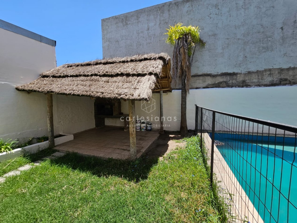 OPORTUNIDAD! PARQUE VELEZ SARSFIELD CASA DE 3 DORM C/PILETA