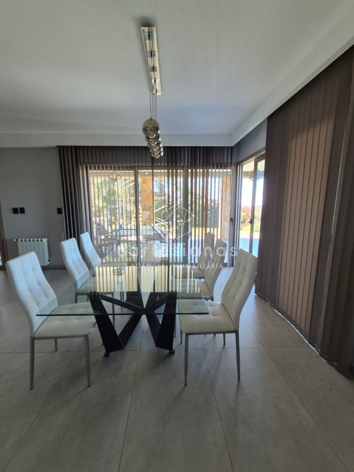 CINCO LOMAS. ALQUILER AMOBLADO ANUAL. CASA DE 3 DORM/ESCRIT/GYM/PILETA