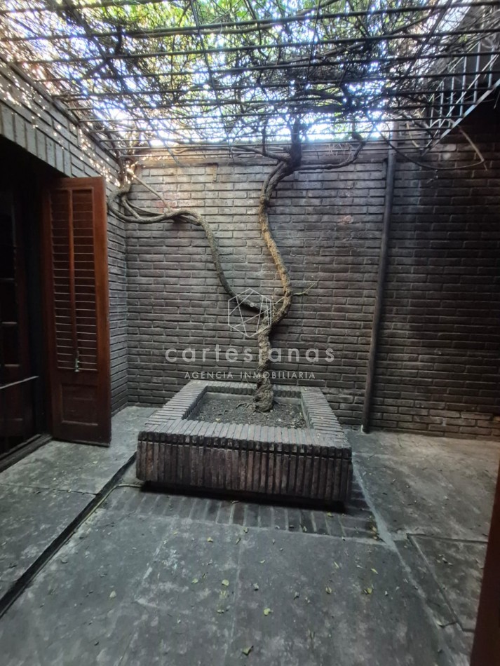 CASA DE 3 DORM+PLAYROOM+OFICINA C/INGRESO INDEP+QUINCHO + DEPENDENCIA - APTO OFICINA/CONSULTORIOS