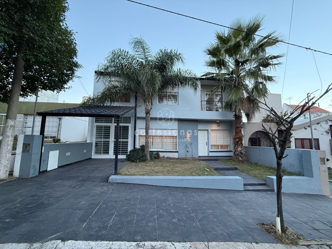 ALTOS DE VILLA CABRERA | CASA DE 4 DORM CON PATIO Y PILETA 